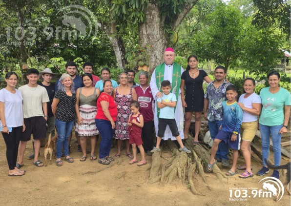 Comunidades de Puerto Jiménez comparten fe con su Obispo