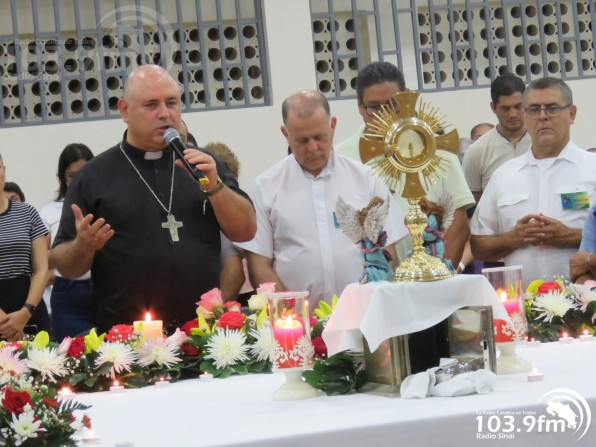 La Diócesis de San Isidro contempla y adora a Jesús Eucaristía