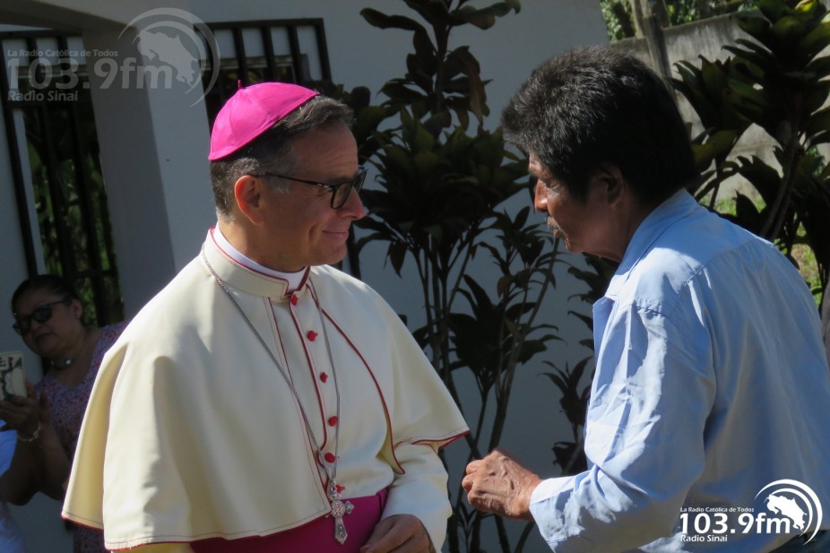 Mons. Mark visita Térraba, tierra desde donde parte la evangelización