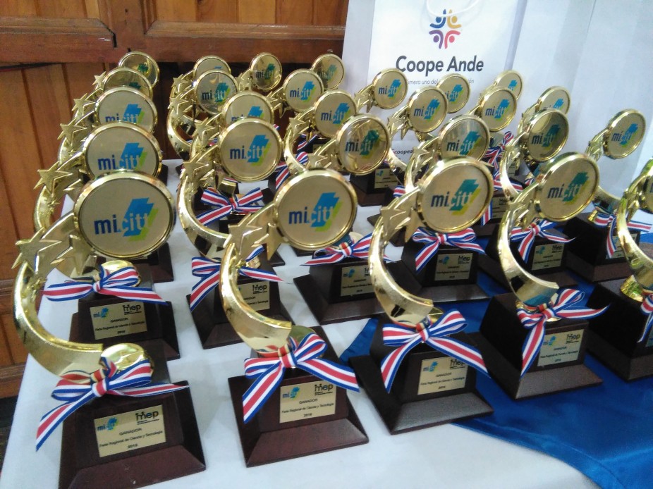 Estudiantes participan de Feria Regional de Ciencia y Tecnología