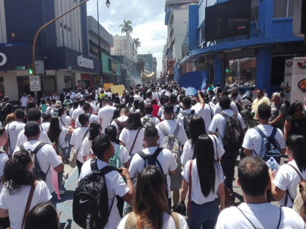 Jóvenes de Renovación Carismática dan testimonio