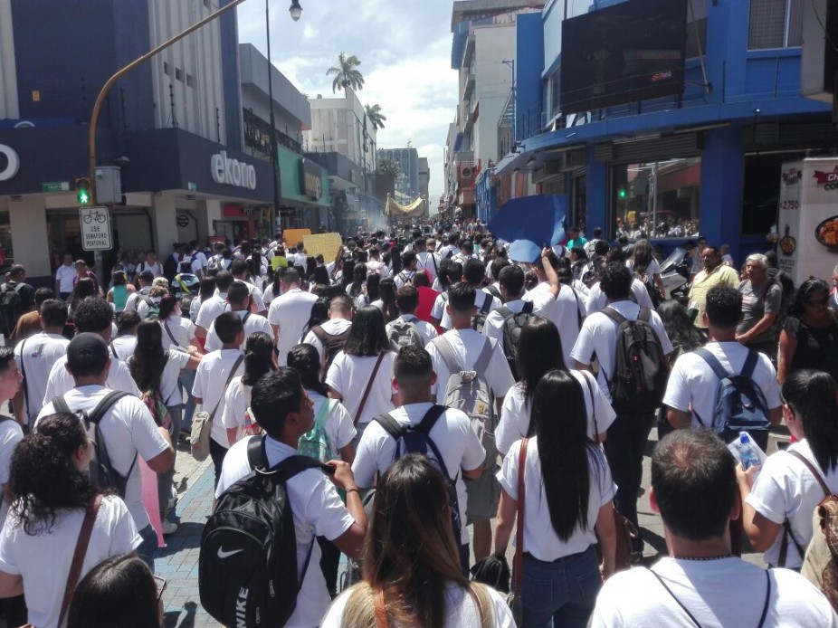 Jóvenes de Renovación Carismática dan testimonio