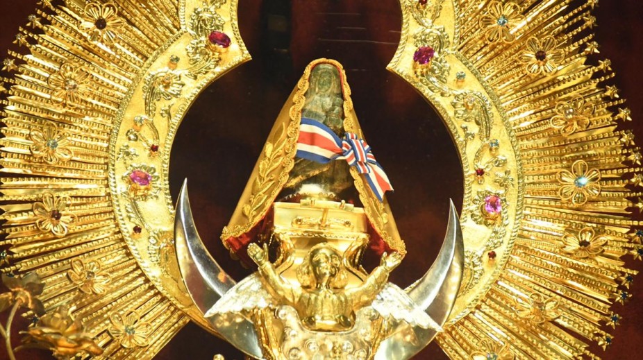 Virgen de los Ángeles sobrevuela Costa Rica ante COVID-19