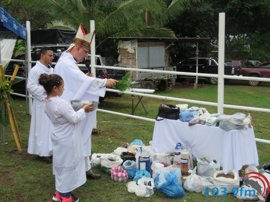 Frijoleros reciben al Obispo en segundo día de la novena a San Isidro